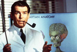 Pierce Brosnan in Mars Attacks! (1996)