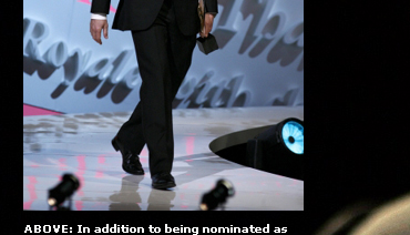 Daniel Craig presents an awards the he 2007 BAFTA ceremony