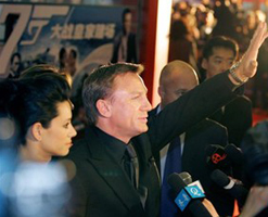 Daniel Craig with Satsuki Mitchell at the Beijing premiere of Casino Royale