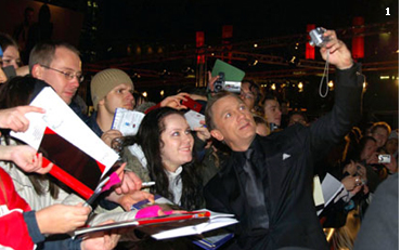 Daniel Craig takes photos in the crowd at the Berlin Premiere of Casino Royale