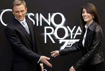 Daniel Craig and Caterina Murino at the Casino Royale press conference in Madrid