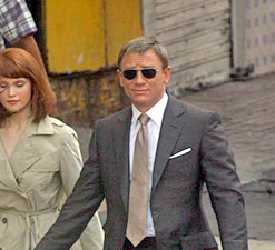 Gemma Arterton and Daniel Craig in Panama City