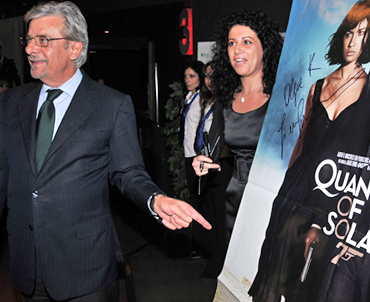 Giancarlo Gianinni with the autographed Quantum of Solace poster