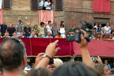 Daniel Craig watches the shooting of Quantum of Solace in Siena