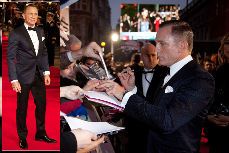 Daniel Craig (who plays James Bond for the 3rd time in Skyfall) arrives on the red carpet and takes time to sign autographs for the many waiting fans outside the Royal Albert Hall.
