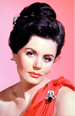 Eunice Gayson as Sylvia Trench