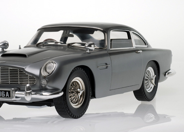 GE Fabbri James Bond Aston Martin DB5 scale model