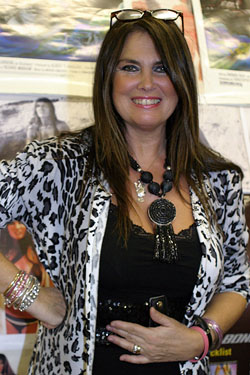  Caroline Munro makes a personal appearance at the Vintage Magazine Co.