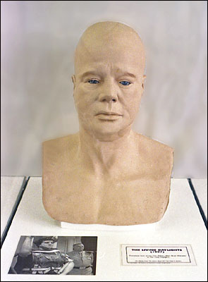 Prototype fibreglass bust of villain. <b>Brad Whitaker</b> (Joe Don Baker). - tld_props