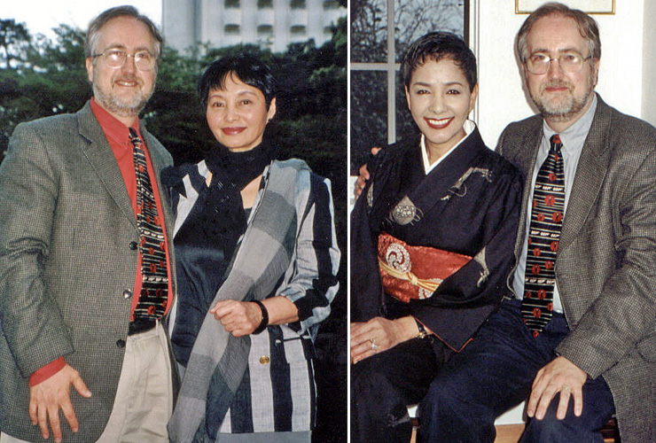 James Bond continuition author Raymond Benson meets Akiko Wakabayashi & Mie Hama in 2001