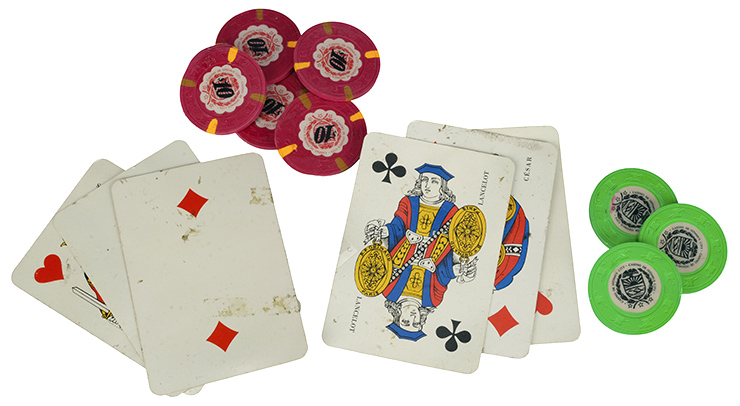 Set of Eight Casino de Isthmus City Poker Chips with Six Cards GoldenEye (1995)